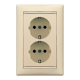 Розеточный блок Legrand Valena Classic 2x2K+3 на винтах, слоновая кость 774370