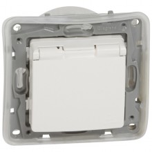 Розетка силовая Legrand Etika 2K+3 IP44 с крышкой, со шторками, белая 672232