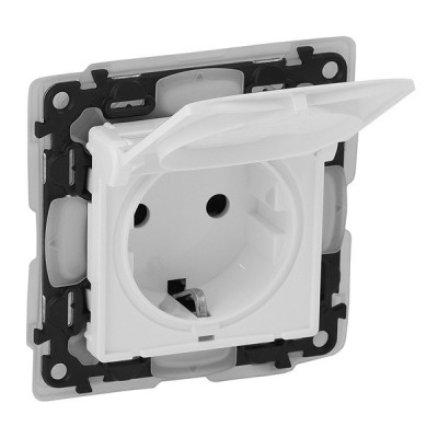 Розетка силовая Legrand Valena Life 2K+3 IP44 с крышкой, со шторками, белая 753119