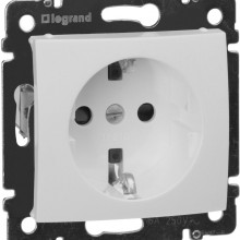 Розетка силовая Legrand Valena Classic 2K+3 с защитными шторками, на винтах, белая 774421