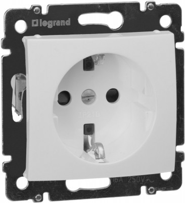 Розетка силовая Legrand Valena Classic 2K+3 с защитными шторками, на винтах, белая 774421