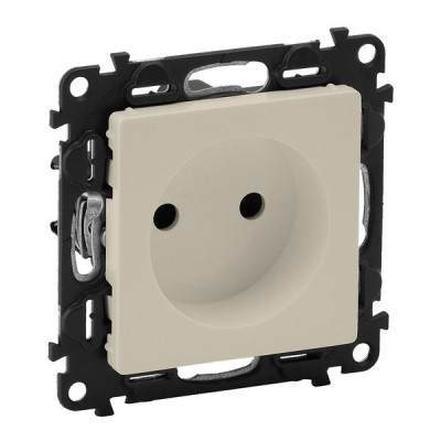 Розетка силовая Legrand Valena Life 2K со шторками, слоновая кость 753516